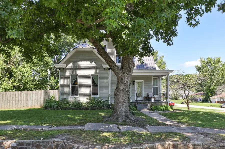 311 E Freeman Street, Bolivar, MO 65613 - #2