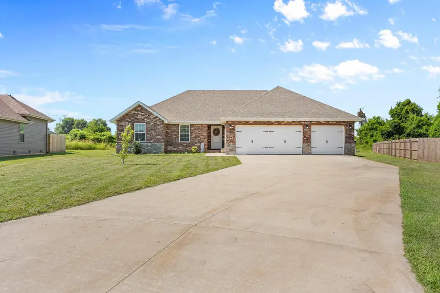 230 W Canterbury Lane, Willard, MO 65781 - #2