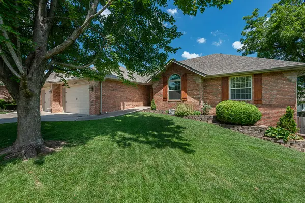 4609 W Meadowlark Street, Battlefield, MO 65619