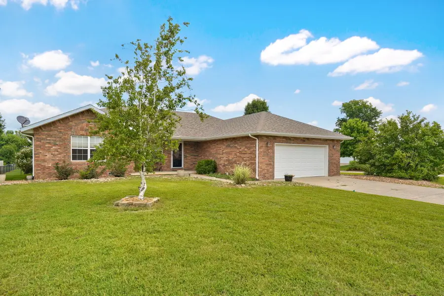 755 E Vivian Street, Bolivar, MO 65613 - #2