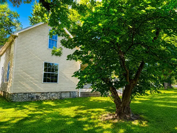 381 E Division Street, Stotts City, MO 65756