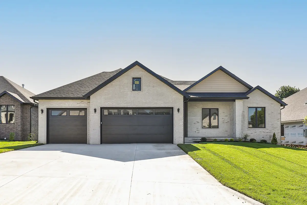 2016 N Silver Charm Avenue, Springfield, MO 65802 - #1