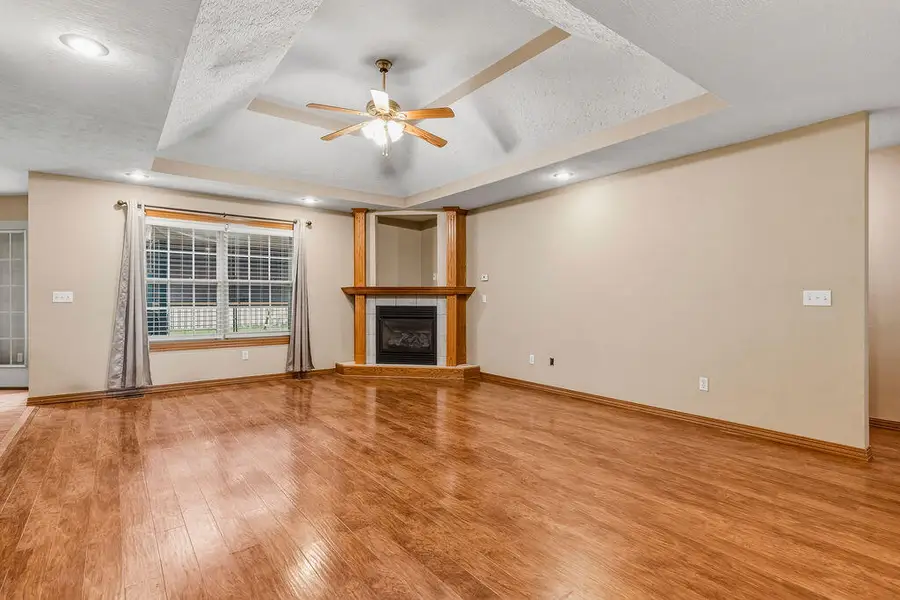 3263 N Dickerson Avenue, Springfield, MO 65803 - #3