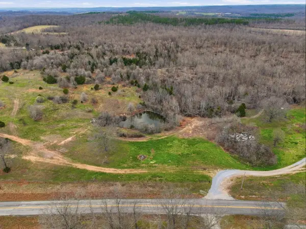 000 Highway U, Willow Springs, MO 65793