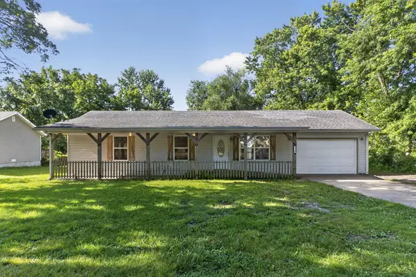 110 E Tyndall Street, Aurora, MO 65605