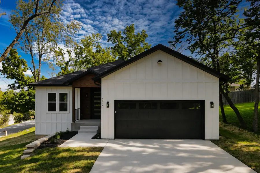 206 S 8th Avenue, Ozark, MO 65721 - #3