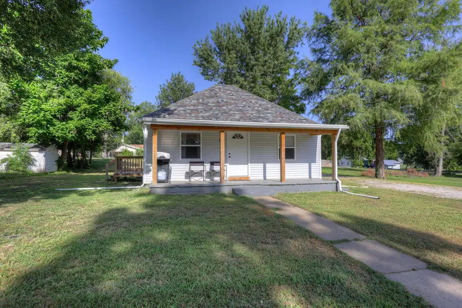 717 N Adams Street, Nevada, MO 64772 - #2