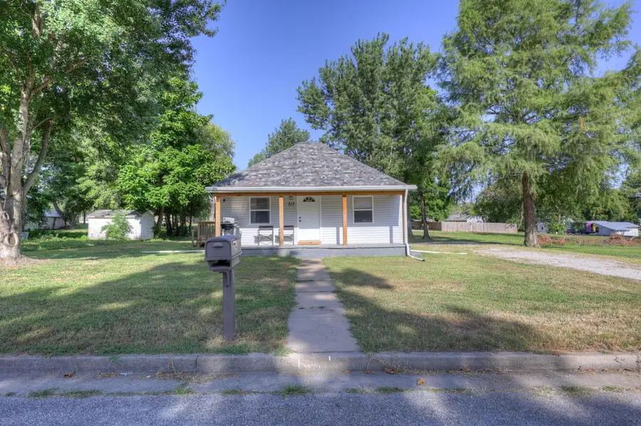 717 N Adams Street, Nevada, MO 64772 - #3
