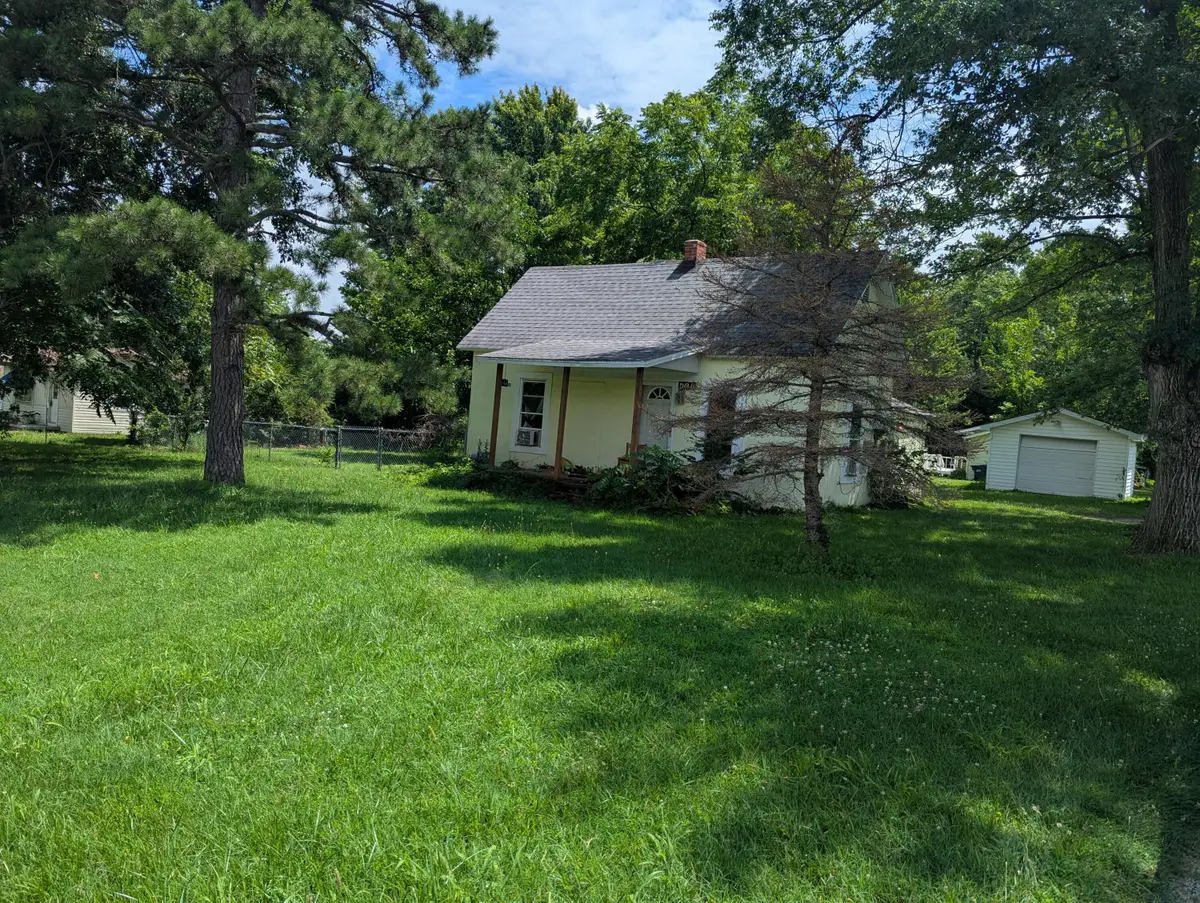 536 S Walnut Street, Marshfield, MO 65706 - #1