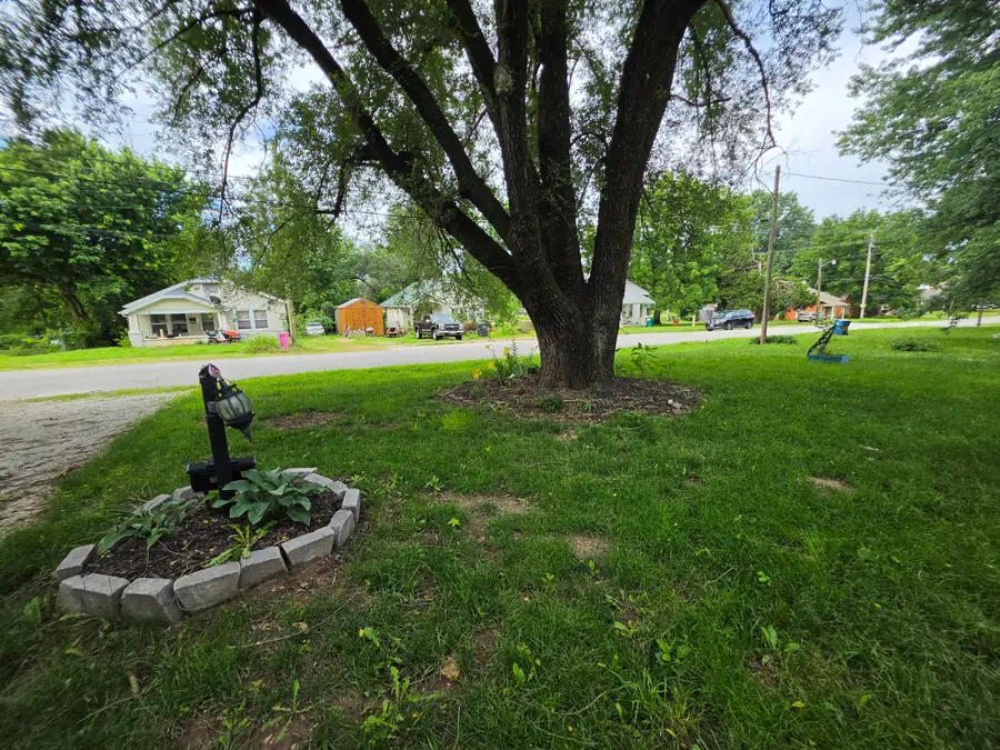 713 E Locust Street, Bolivar, MO 65613 - #3