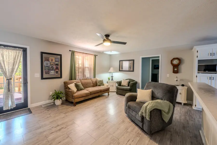 806 Oak Hill Drive, Mount Vernon, MO 65712 - #2