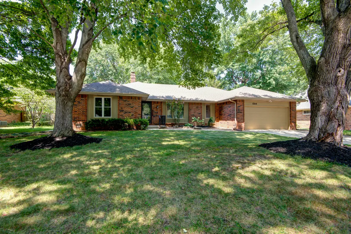 1705 E Vincent Drive, Springfield, MO 65804 - #1