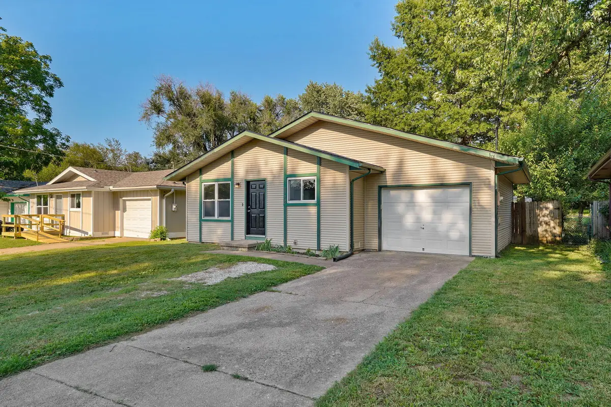 2728 N Summit Avenue, Springfield, MO 65803 - #1