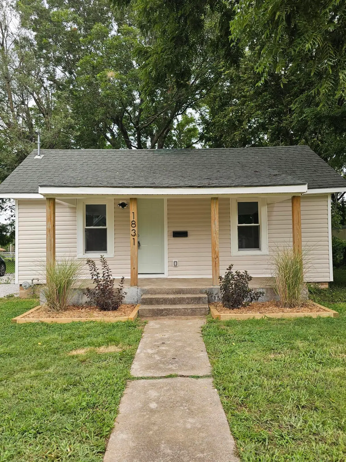 1831 W Chestnut Street, Springfield, MO 65802 - #1