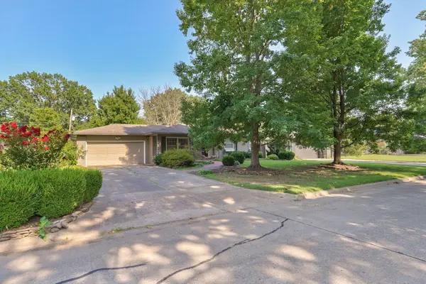 2444 S Mccann Avenue, Springfield, MO 65804