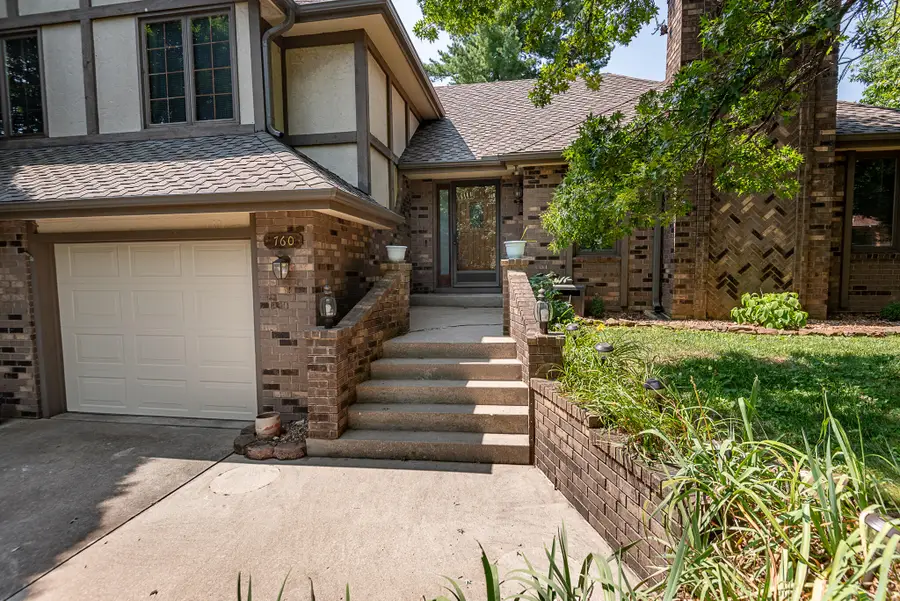 760 W Sherwood Drive, Springfield, MO 65810 - #2