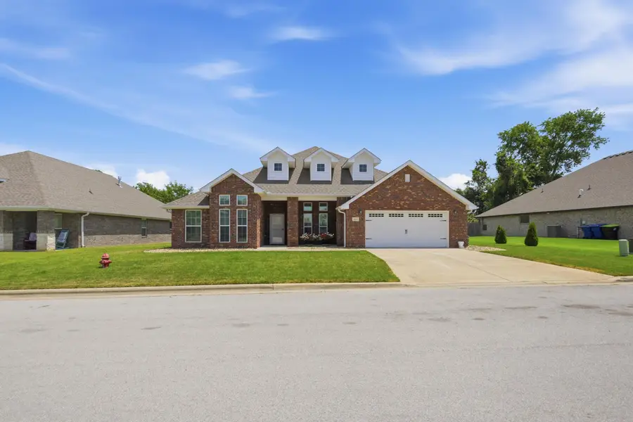 1003 Mckenzie Circle, Webb City, MO 64870 - #3