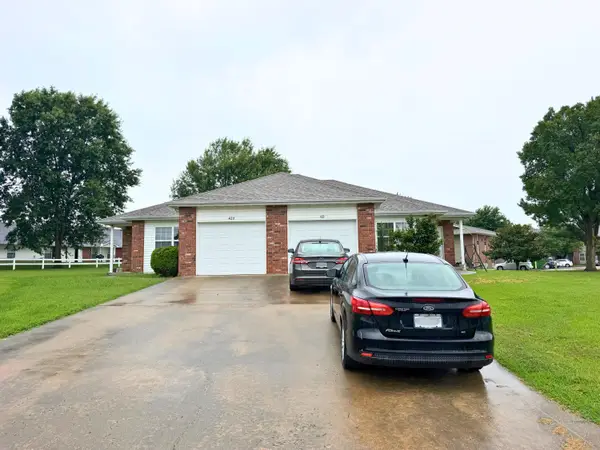 420 & 422 W Bradford Street, Bolivar, MO 65613