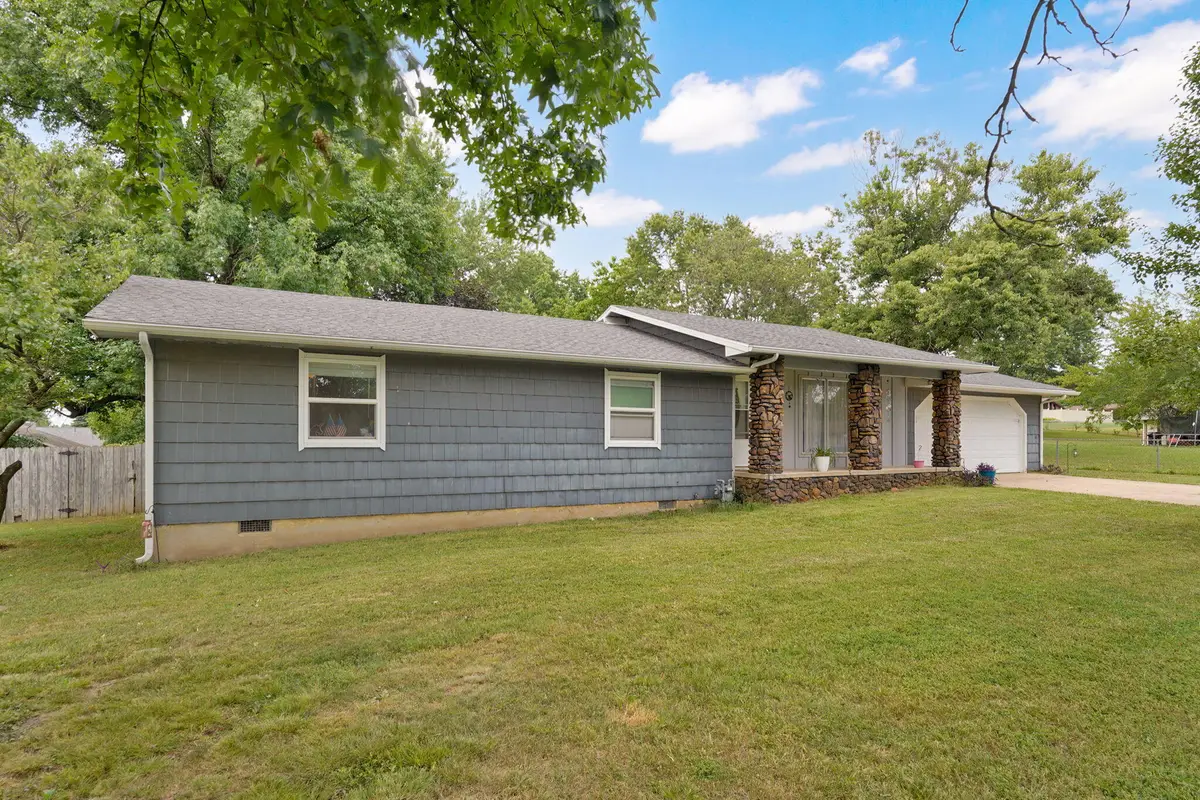 410 Schulz Avenue, Monett, MO 65708 - #1