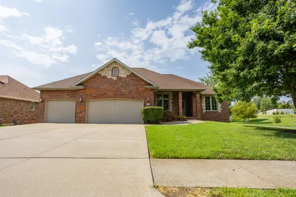 1110 E Charles Street, Republic, MO 65738