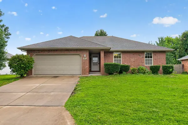 1102 E Chesapeake Drive, Ozark, MO 65721