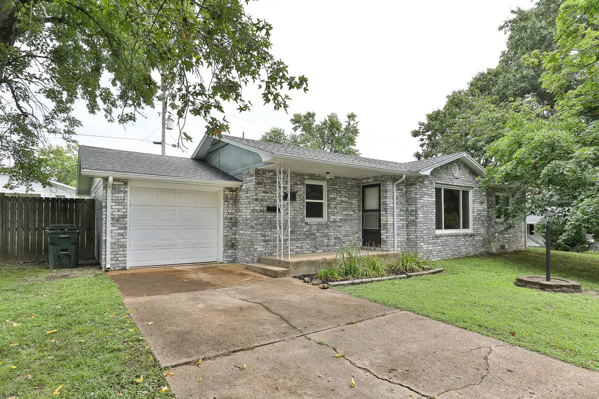 815 E South Street, Bolivar, MO 65613 - #1