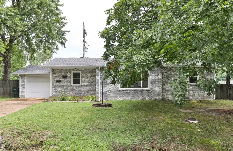 815 E South Street, Bolivar, MO 65613 - #2