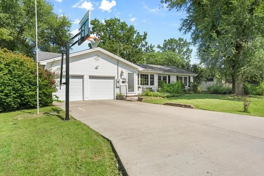 438 S Belcrest Avenue, Springfield, MO 65802 - #3