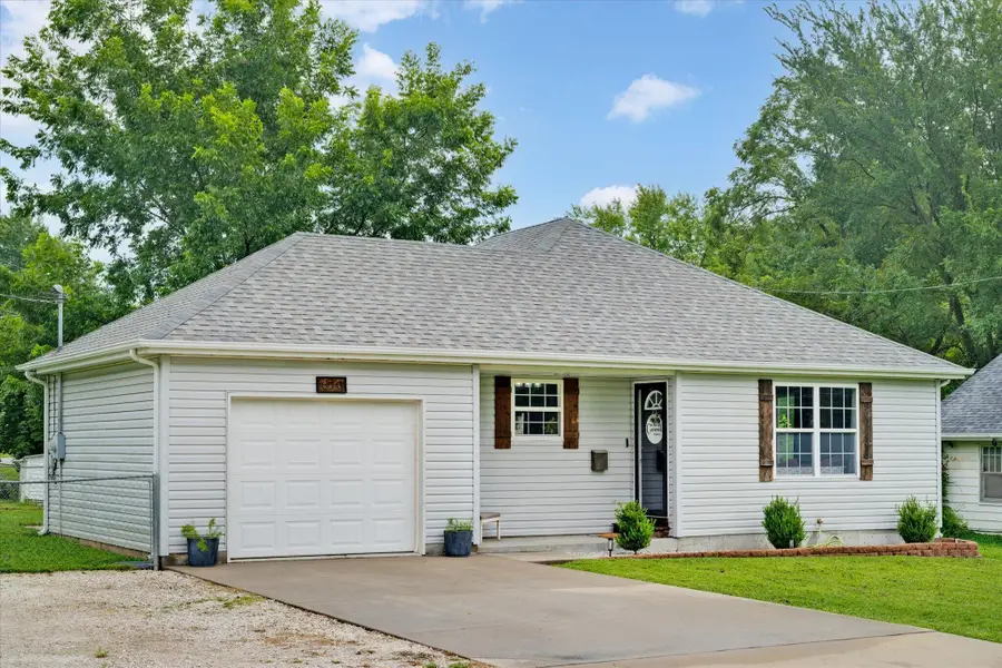 610 N Benton Avenue, Bolivar, MO 65613 - #2