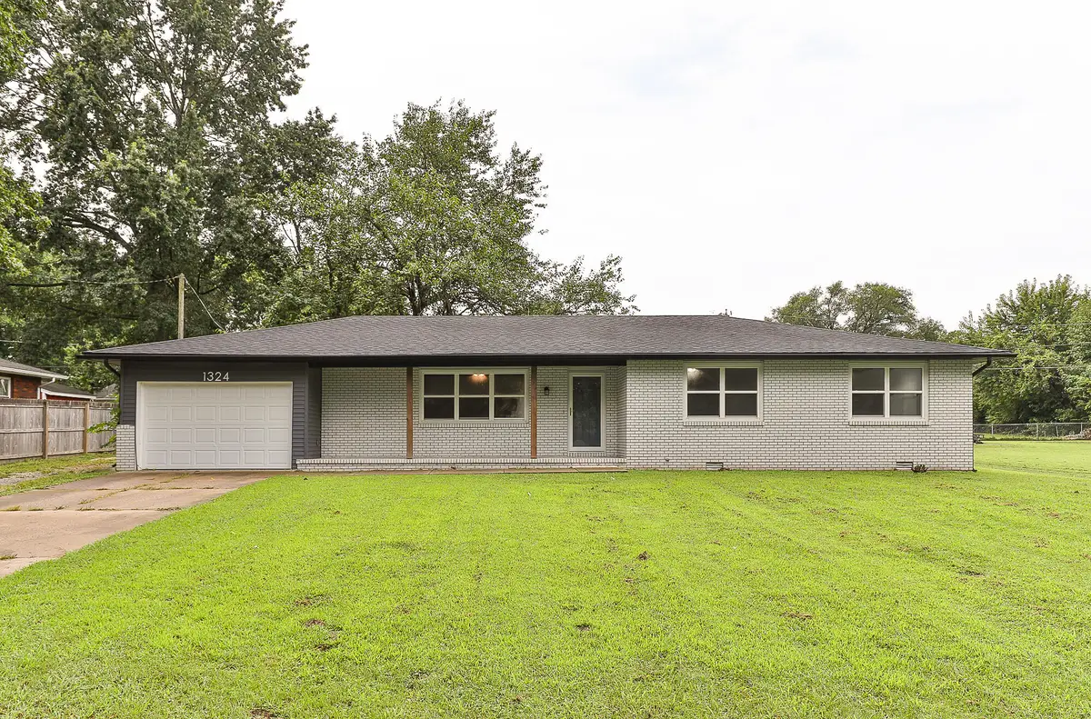 1324 E Lindon Street, Bolivar, MO 65613 - #1