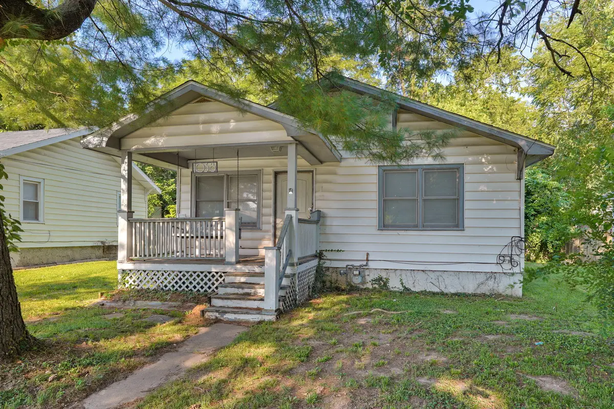 1038 S Stewart Avenue, Springfield, MO 65804 - #1