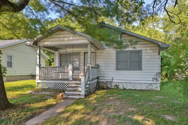 1038 S Stewart Avenue, Springfield, MO 65804