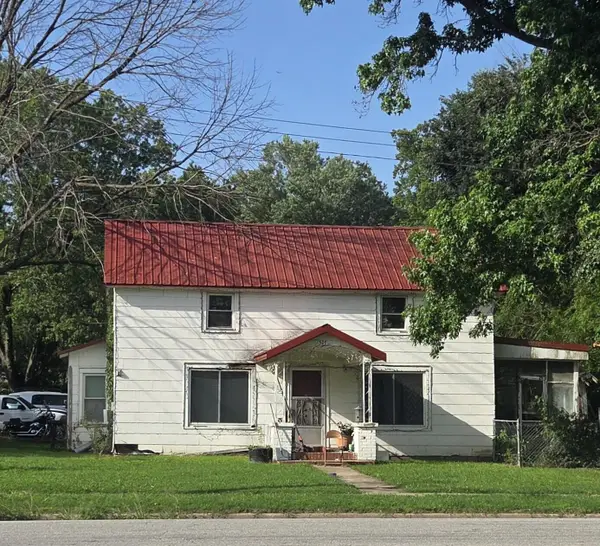 307 W Rose Avenue, Crane, MO 65633