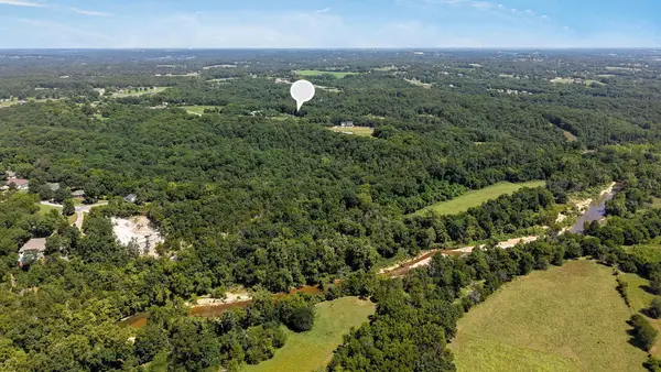 1627 W Riverbluff Lane, Nixa, MO 65714