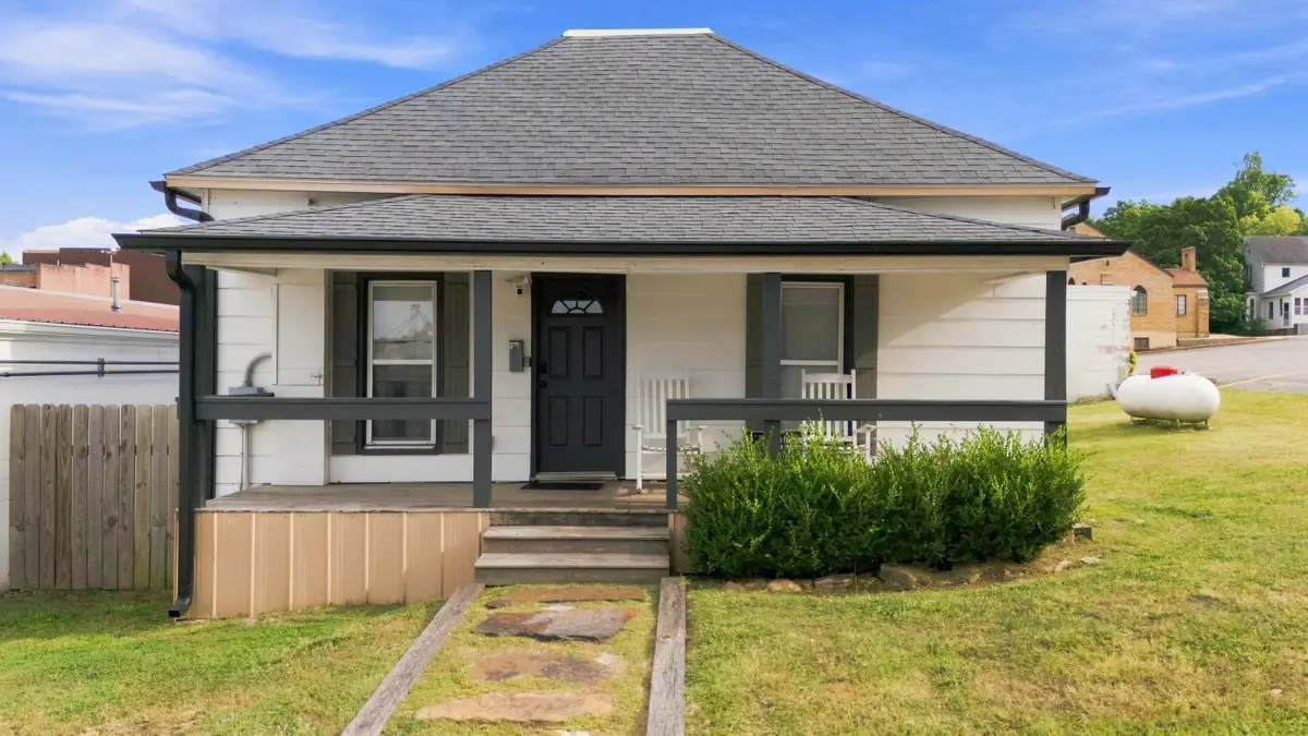 204 W Trish Knight Street, West Plains, MO 65775 - #1