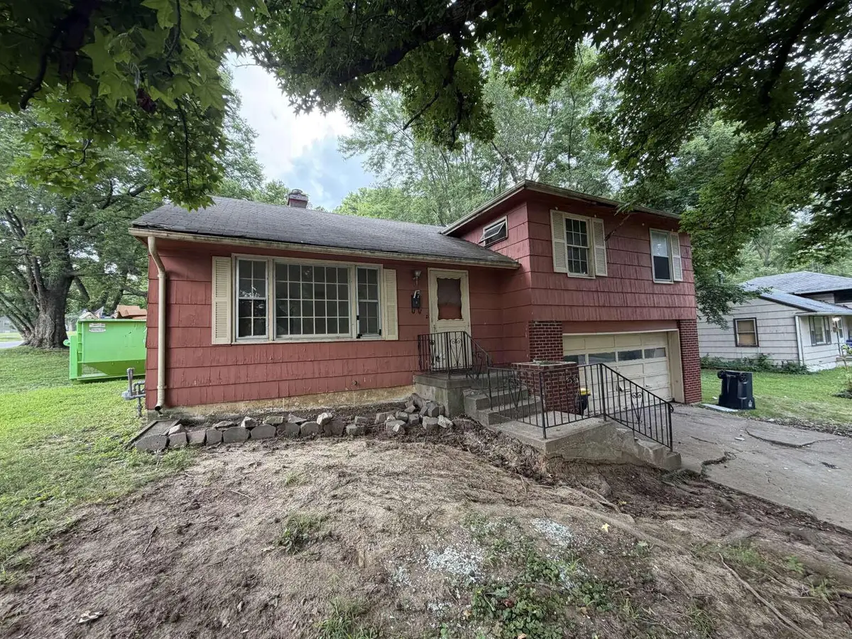 5401 Smalley Avenue, Kansas City, MO 64129 - #1