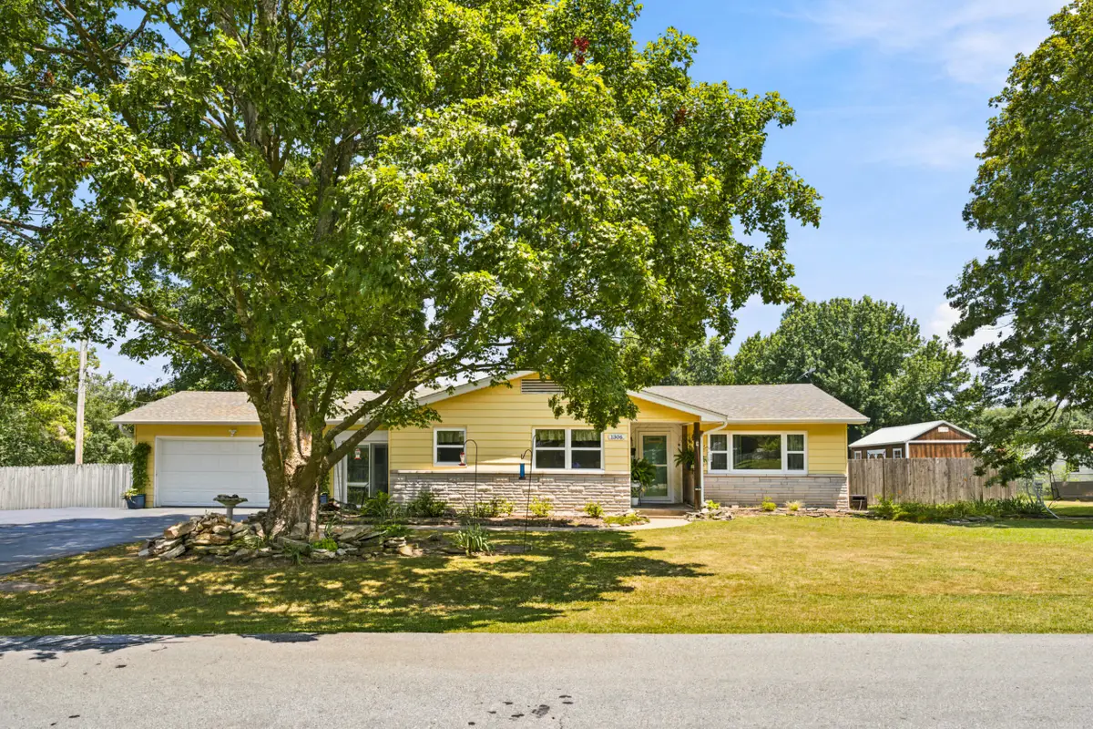 1306 Porter Avenue, Aurora, MO 65605 - #1