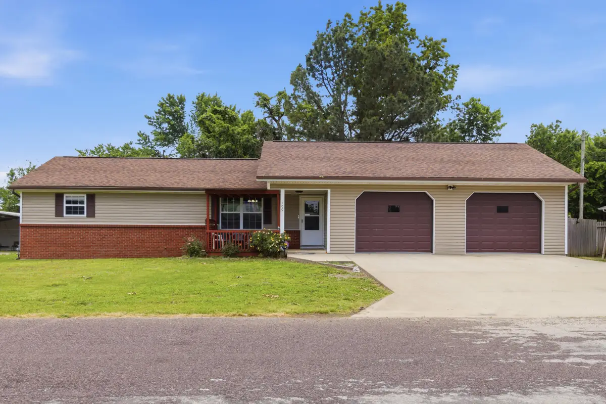 109 Circle Drive, Monett, MO 65708 - #1