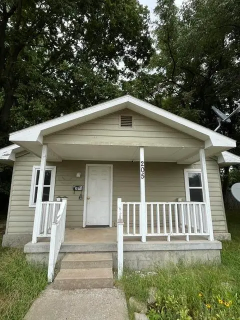 205 W Tyndall Street, Aurora, MO 65605