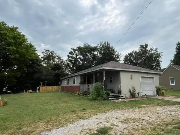 902 S Carnation Drive, Aurora, MO 65605