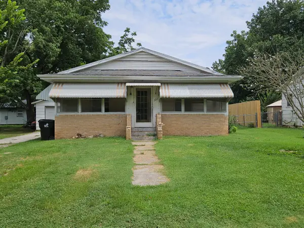 302 S Chicago Avenue, Marionville, MO 65705