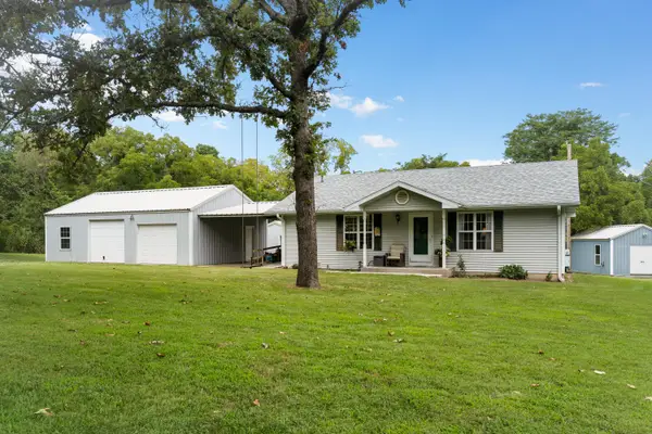951 Goldfinch Road, Marshfield, MO 65706