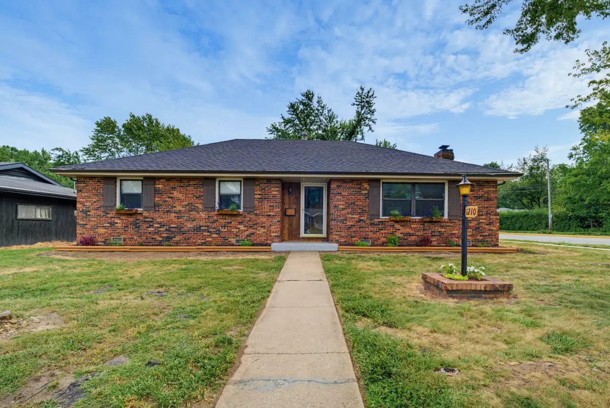 1210 E Woodland Street, Springfield, MO 65804 - #1