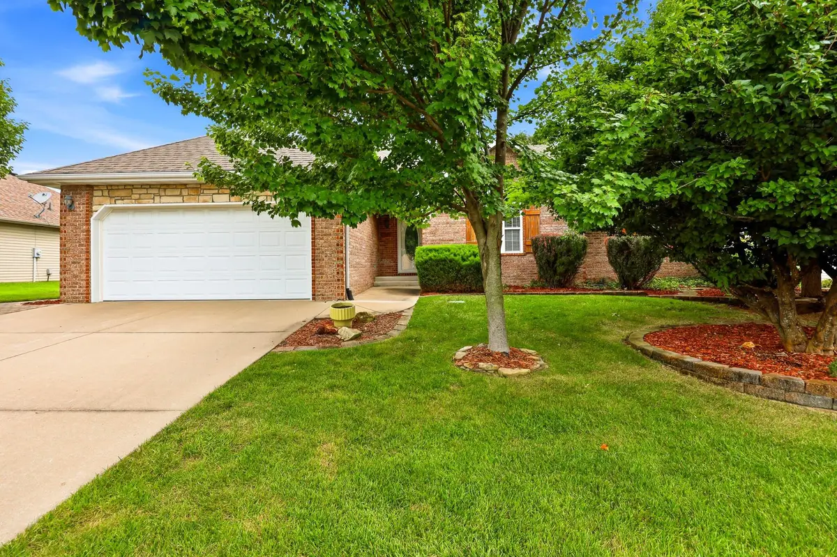301 E Cypress Street, Clever, MO 65631 - #1