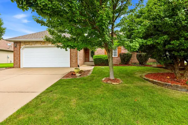 301 E Cypress Street, Clever, MO 65631