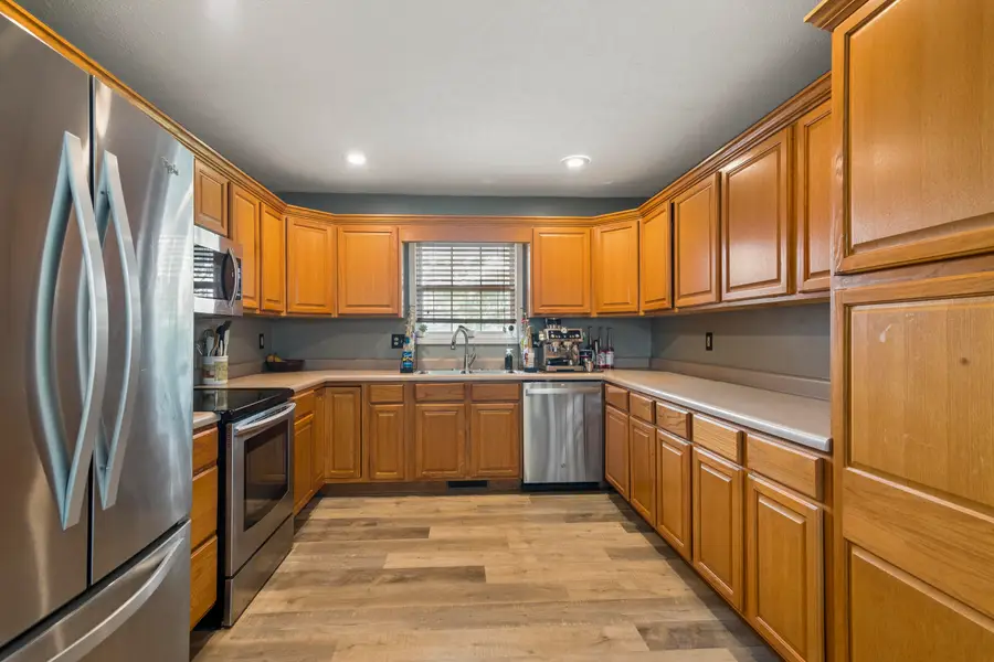 3283 N Nixon Avenue, Springfield, MO 65803 - #3