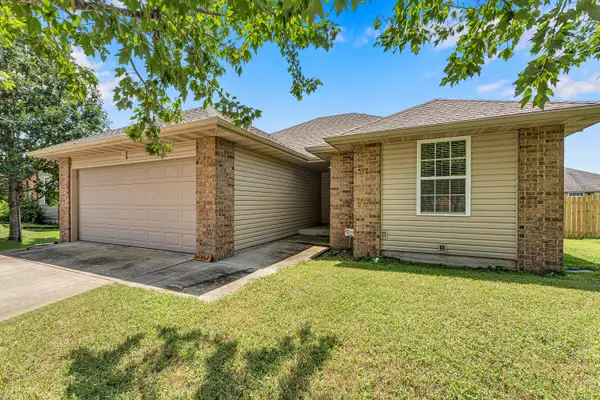 2462 W Cedar Creek Drive, Springfield, MO 65803