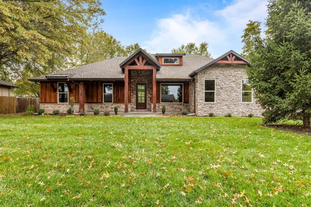 104 W Aven Avenue, Nixa, MO 65714 - #1