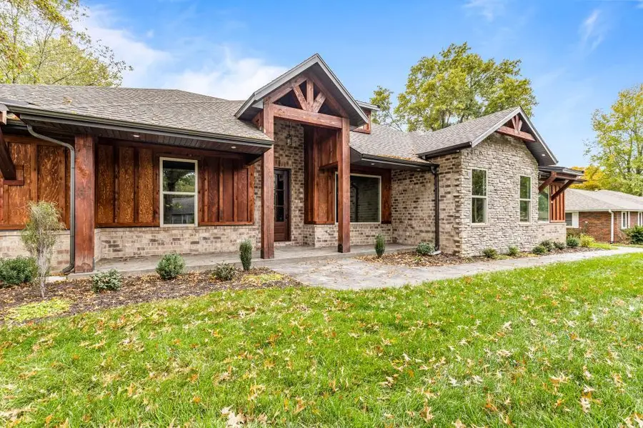 104 W Aven Avenue, Nixa, MO 65714 - #3
