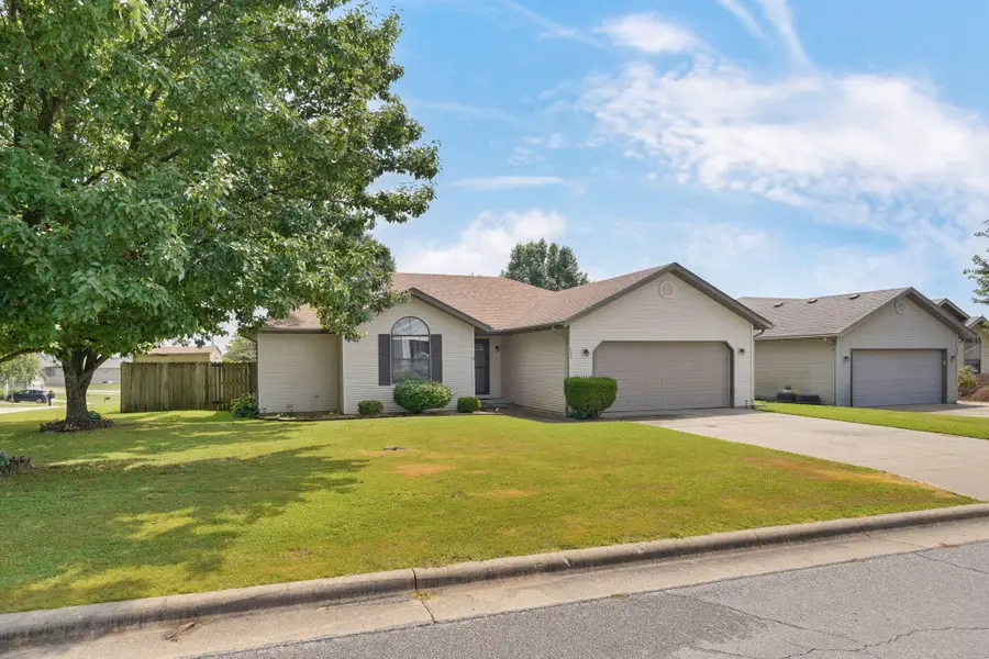 826 S Chinkapin Avenue, Nixa, MO 65714 - #2
